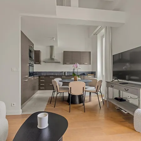 Lb Vacation I Beautiful, Renovated Duplex With Swimming Pool 아파트