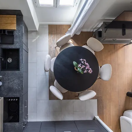 Lb Vacation I Beautiful, Renovated Duplex With Swimming Pool 아파트 *